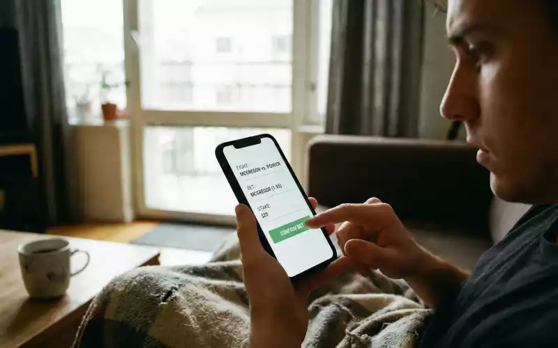 Erste Wette auf einem Smartphone platzieren